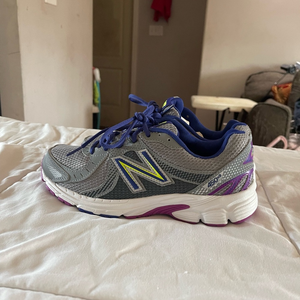 New Balance women' Gray and Purple Running Shoes